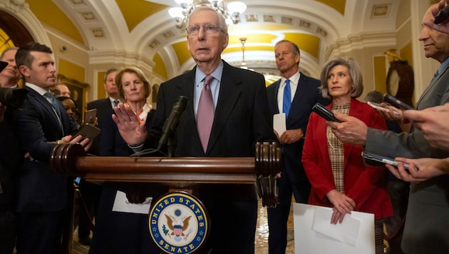 Nach der Austritts-Drohung stellen sich Republikaner (im Bild: Senator Mitch McConnell) und ...