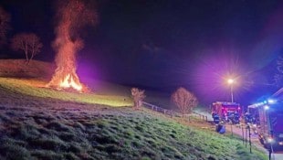 In den frühen Morgenstunden mussten die FF Moosburg und FF Kreggab-Moosburg zu einem brennenden ...