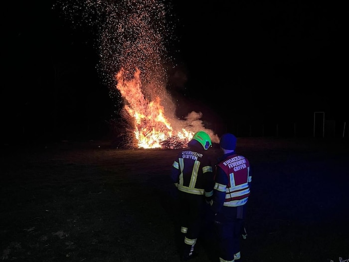 Vorzeitiger Brand des Osterfeuers in Erlach