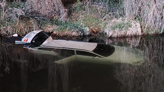 Der Pkw ging vollständig unter.