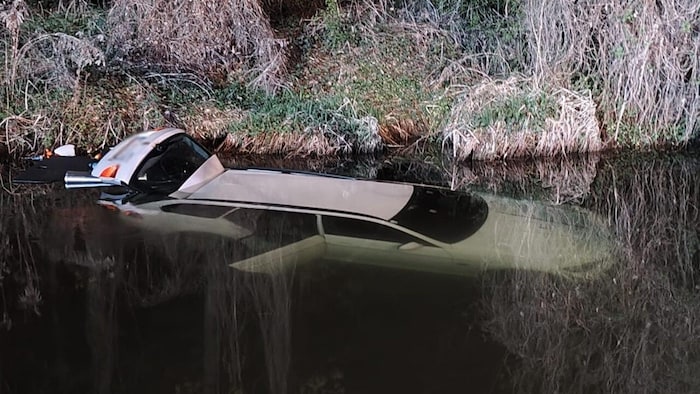 Der Pkw ging vollständig unter.