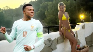 Was läuft da zwischen Kylian Mbappe und Ester Exposito?