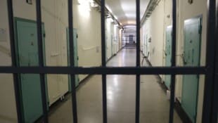 In einem Haftraum des Maßnahmenvollzugs vergewaltigte ein Häftling seinen Kollegen.