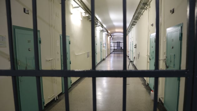 In einem Haftraum des Maßnahmenvollzugs vergewaltigte ein Häftling seinen Kollegen.