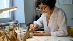 Im Atelier von Brigitte Riedl ist es zu Ostern so richtig bunt.