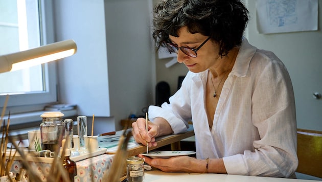 Im Atelier von Brigitte Riedl ist es zu Ostern so richtig bunt.