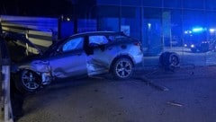 Mit Vollgas krachte der Pkw in eine Mauer.