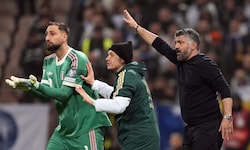 Goalie Gianluigi Donnarumma (l.) und der nunmehrige Ex-Teamchef Gennaro Gattuso litten gegen ...