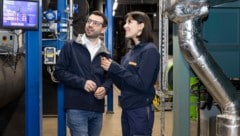 Thomas Prand, für den Fernkälte-Ausbau verantwortlich, mit Hatice Bakic, Fernkälte-Technikerin ...