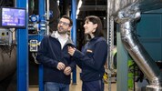 Thomas Prand, für den Fernkälte-Ausbau verantwortlich, mit Hatice Bakic, Fernkälte-Technikerin ...