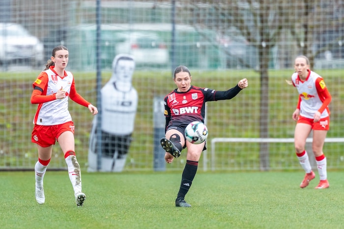 Greta Spinn (li.) zeigte ein starkes Spiel.