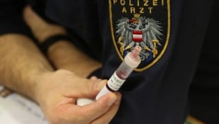 Der 35-Jährige wurde nach positivem Drogentest als gesuchter Einbrecher festgenommen. ...