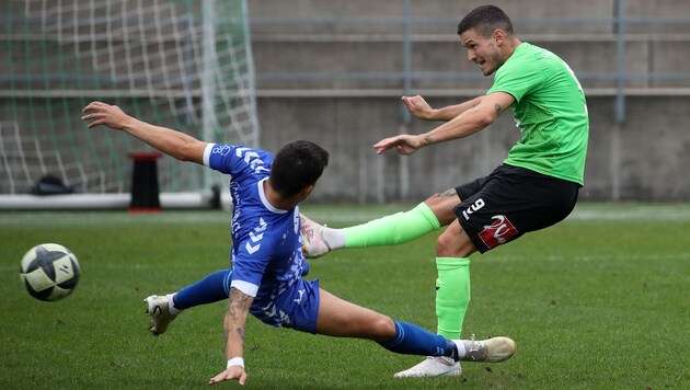 Petrit Nika (re.) und Wals-Grünau sowie auch der FC Pinzgau warten noch auf den ersten Sieg ...