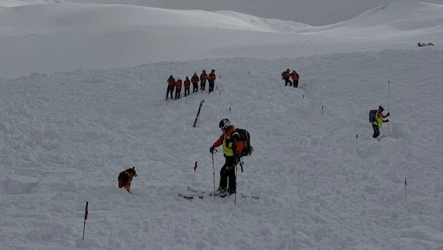 A total of 85 rescue personnel searched for the buried man.