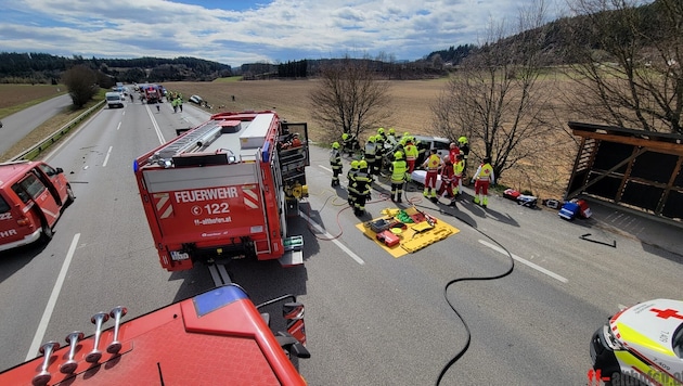 Die Einsatzkräfte am Unfallort
