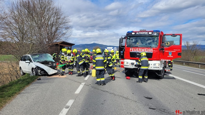 Die Straße war bis zu den Räumungsarbeiten gesperrt.