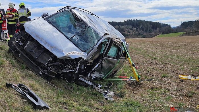 An beiden Autos entstand ein Totalschaden.