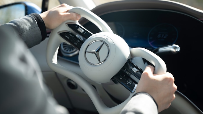 Lenkrad in Schmetterlingsform: das Yoke von Mercedes