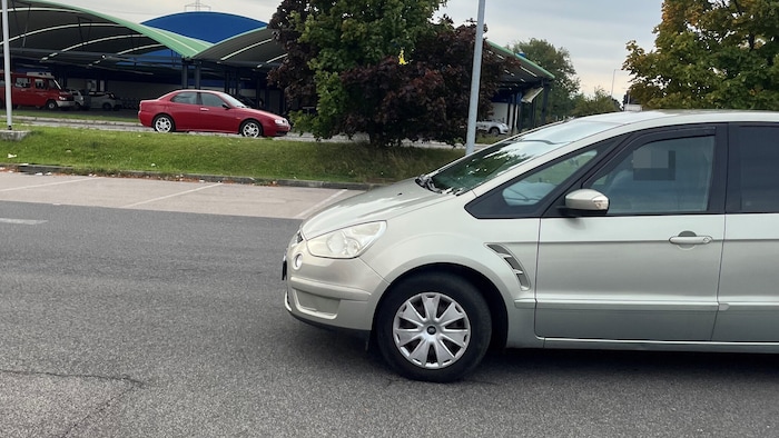 Der Täter flüchtete mit seinem Auto.