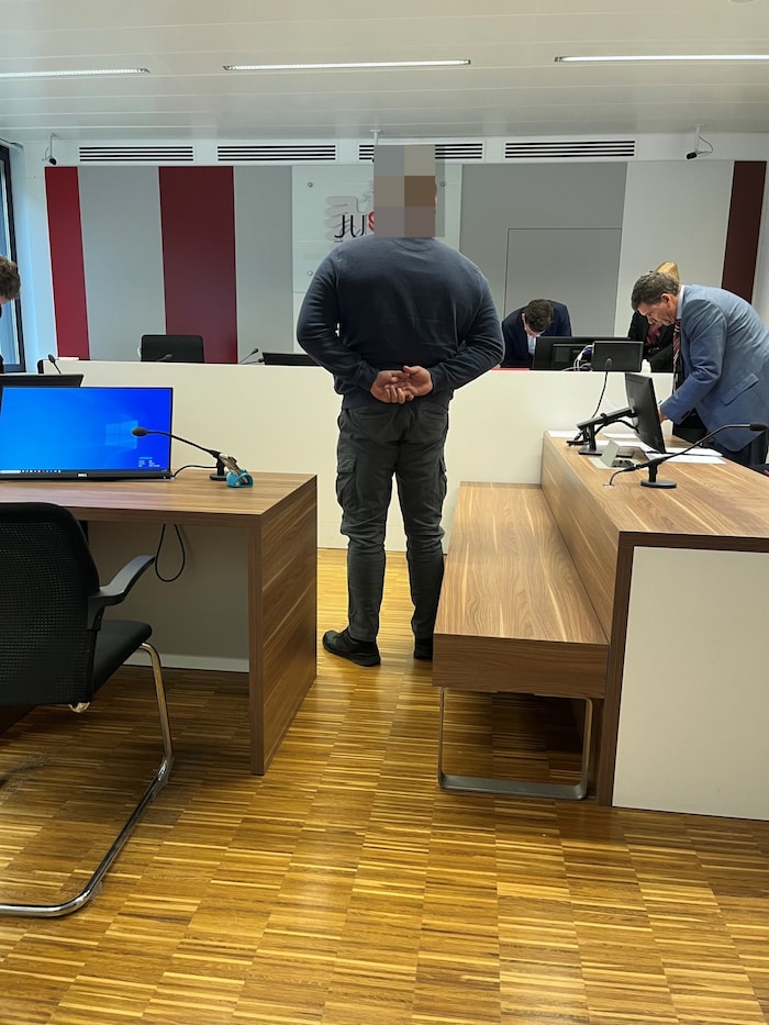 Der Ungar mit kräftiger Statur vor Gericht