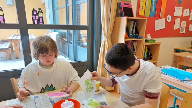 Basteln gehört zum vielfältigen Programm, fördert die Fähigkeiten der Schüler.