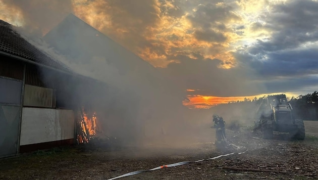 Am Samstagabend geriet ein Wirtschaftsgebäude in Kärnten in Brand.