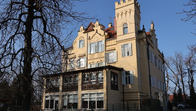 Die Kollision ereignete sich auf der Zufahrt zum Schloss Lustbühel (Archivbild).
