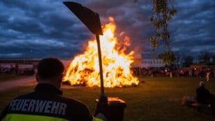 Das Osterfeuer in Raaba-Grambach (Bild) verlief am Karsamstag stimmungsvoll und friedlich. Jenes ...