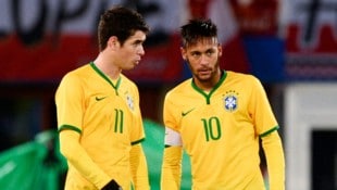 Oscar (l.) hier mit Neymar