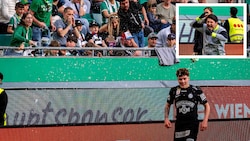 Filip Rozga wurde mit unzähligen Getränke-Bechern beworfen. Ein Sturm-Betreuer ging dabei zu ...