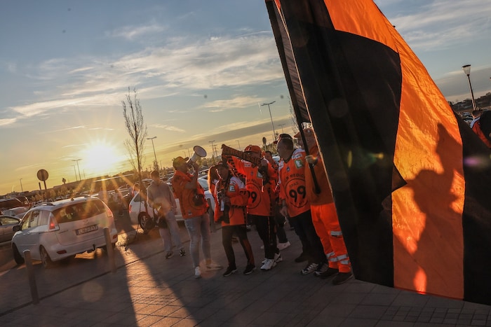 Die mitgereisten Fans der 99ers waren in Partylaune.