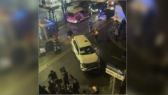 Der Taxi-Lenker wurde verletzt, der Unfallgegner flüchtete.