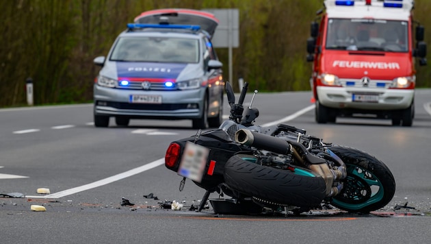 Der 56-jährige Motorradfahrer wurde ins Spital gebracht.