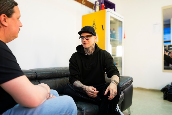 Lord Of The Lost-Frontmann Chris Harms im Gespräch mit „Krone“-Redakteur Fröwein.