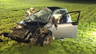 Das Auto wurde völlig zerstört.