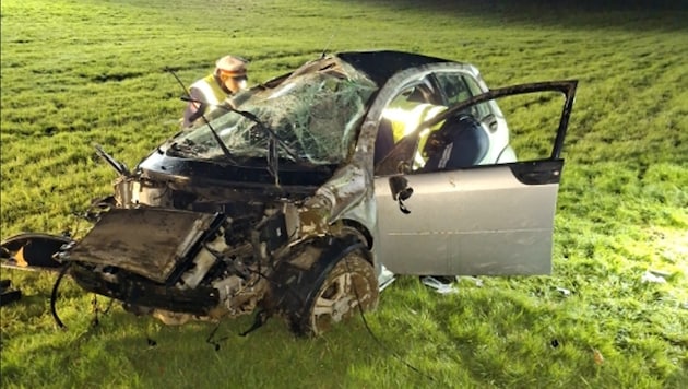 Das Auto wurde völlig zerstört.