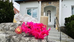 Die Leiche der Frau wurde im Garten des Hauses entdeckt. Die 38-Jährige wies Stich- und ...