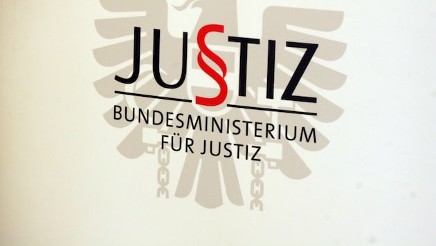 Nach dem Innenministerium soll nun auch das Justizministerium Akten an den U-Ausschuss liefern.