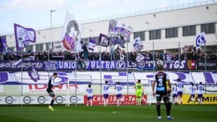 Austria Salzburg wurde am Ostermontag in Wels von Hunderten mitgereisten Fans unterstützt.  