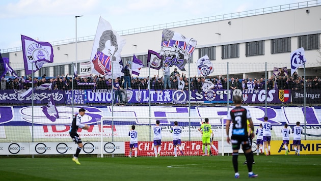 Austria Salzburg wurde am Ostermontag in Wels von Hunderten mitgereisten Fans unterstützt.