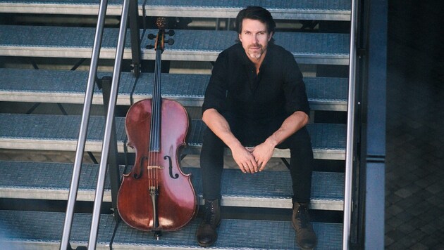 Matthias Bartolomey ist solo, in der Kammermusik, im Duo mit Klemens Bittmann, als Komponist und ...