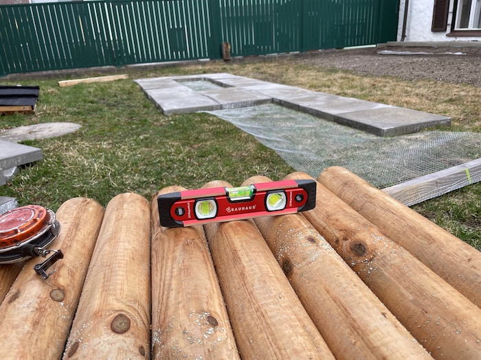 Platten dienen als fester Untergrund.