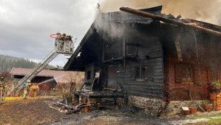 Die Bewohnerin konnte sich im letzten Moment aus dem ersten Stock retten.