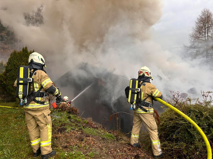 Insgesamt 80 Feuerwehrleute standen im Einsatz.