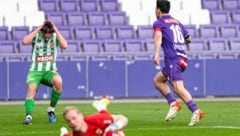 Routinier Philipp Hosiner (r.) traf schon in der neunten Spielminute zum 2:0 für die Young ...