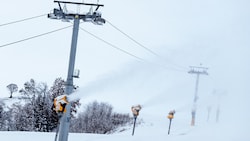 Ohne massive Beschneiungsanlagen geht nichts mehr: Die Schneekanonen retten Skigebieten die ...