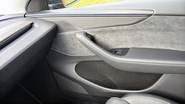 In Teslas ist im Fall des Falles die Notentriegelung der Türen zu schwer zu finden.