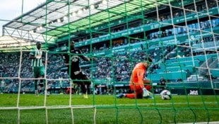 Torhüter Niki Hedl leistete sich erneut einen Patzer. 