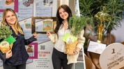 Lara Eibler und Eleanore Berger zeigen stolz ihr Projekt, das demnächst auch schon am ...