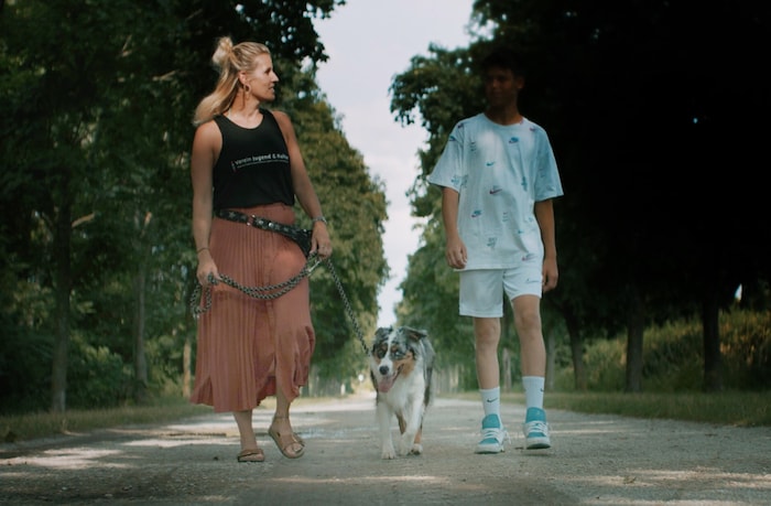 Therapiehündin Hanna hilft erfolgreich dabei mit, dass Jugendliche rascher Vertrauen fassen.